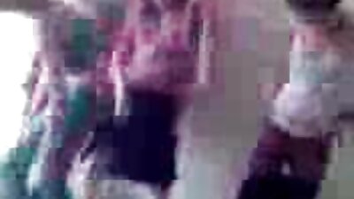 Ώριμη σύζυγος swinger που διαδίδει κάποια αγάπη